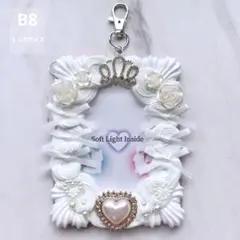 【B8】トレカケース ホイップデコ 硬質ケース 推し活 丸枠 白 薔薇 ハート