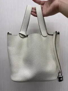 ホワイトレザーハンドバッグ