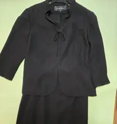 東京ソワール　七分袖ブラックスーツ　インナー付き