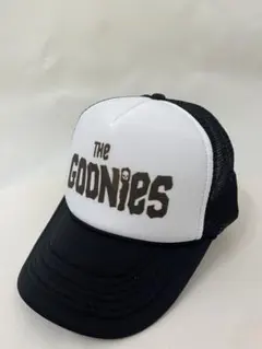 【THE GOONIES】トラッカーキャップ ホワイト/ブラック
