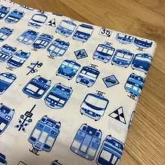電車と信号のプリント生地　はぎれ 白×青　男の子　布　入園入学