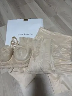 グラマラスビスチェ フォーシスアンドカンパニー