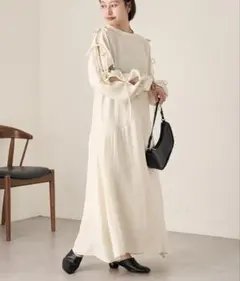 アイボリー リボン付き マキシ丈ワンピース Kastane