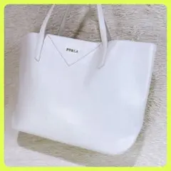 ✨美品✨フルラ FURLA ホワイト本革 大容量トートバッグ 肩がけ A4可✧