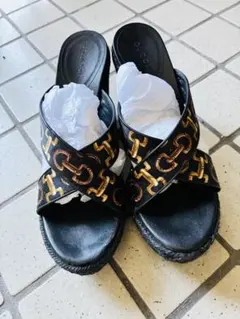 GUCCI ブラックウェッジサンダル