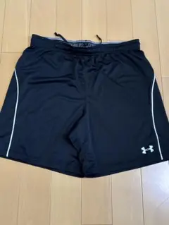 スポーツ用　ショートパンツ　アンダーアーマー　黒
