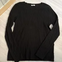 黒のリブ編みVネック長袖トップス