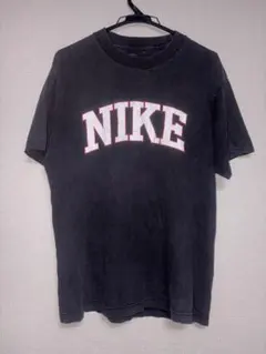 NIKE ブラック Tシャツ ロゴ入り