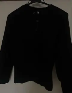 れ*ー様 ブラックニットセーター 長袖 ボタン付き