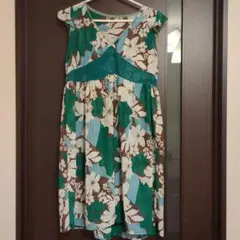 大花柄ワンピース　緑　リゾート調
