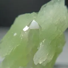 王冠のような結晶】ペリドット 15×12×15mm - メルカリ