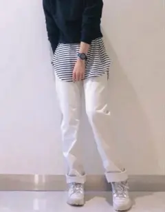 新品未使用　ユニクロ　レギュラーフィットストレートジーンズ　23 パンツ