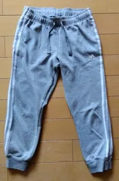 adidas スウェットジャージ パンツ　七分丈　グレー　Lサイズ