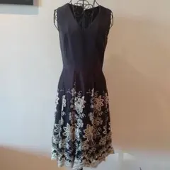 【値下げ】グレイスのラメ糸刺繍豪華ワンピース♡