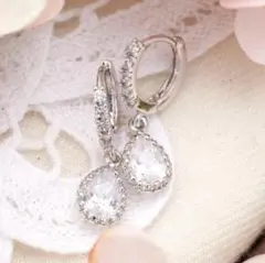 ピアス 1粒ティアドロップ ぶら下がる5連ジルコニアフープピアス