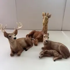 カスターニャ　 シカとキリンのリアルな置物セット