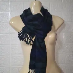 ダークブルーとグリーンのチェックマフラー