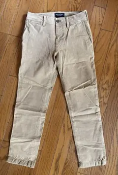 ベージュ チノパン 刺繍入り