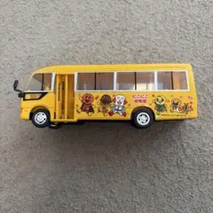 アンパンマン にこにこ幼稚園バス ミニカー