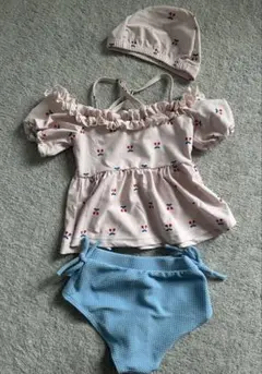 【新品未使用品】女の子キッズ水着 水泳帽付フリルオフショルダーぺプラムセパレート