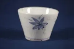 723　初期伊万里染付紅葉図蕎麦猪口　無傷　江戸初期 古伊万里 江戸期 大振蕎麦猪口 藤の図 染付 工芸品