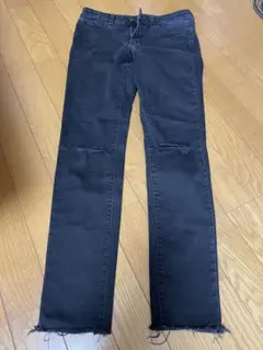 UNIQLO 25 ブラックスキニーダメージ