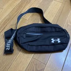 UNDER ARMOUR ボディバッグ ウエストポーチ ブラックのサムネイル