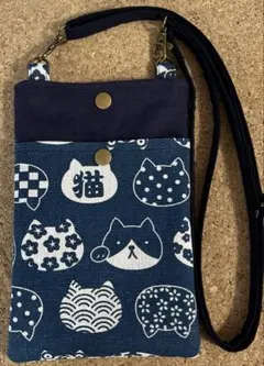 ハンドメイド スマホショルダーバッグ 肉球柄 肉球柄 スマホショルダーバッグ ネイビー - メルカリ