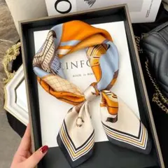 幾何学模様のシルク風スカーフ　約70cm×70cm