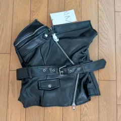 ZARA フェイクレザー ビスチェ ベルト付きのサムネイル