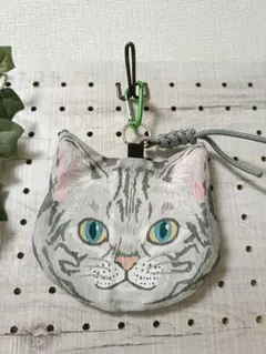 ハンドメイド　ドアップ　猫顔ポーチ　パスケース　カラビナコードチャーム付