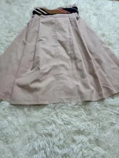 リボン付きベージュフレアスカート