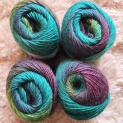 ウール100%　毛糸4玉　グラデーション　200g　緑　紫