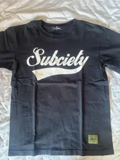 Subtlety 黒 Tシャツ ロゴプリントのサムネイル