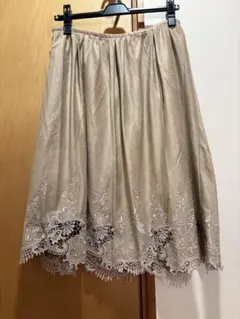 レース刺繍入りギャザースカート Stola.ストラ サイズ40⭐︎スエード調のサムネイル