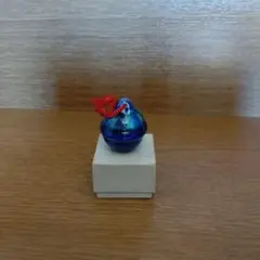 青紫色のガラス置物 直径3cm