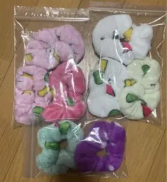 アミューズメント　クレヨンしんちゃん柄ふわふわシュシュ【8点セット】