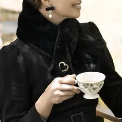 エムズグレイシー　ブローチ付きフェイクファーストール　ベージュ