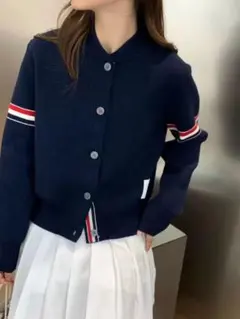 ネイビー ボタン付きカーディガン