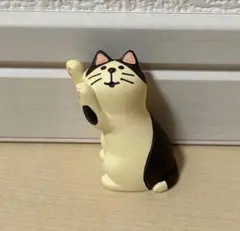 デコレ コンコンブル つめとぎ猫 ハチワレ