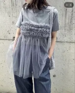 【試着のみ美品】notch. チュールフリルレイヤードトップス（グレー）のサムネイル