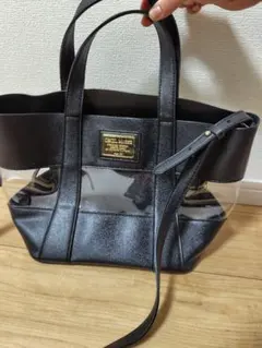 セシルマクビー黒の合成皮革トートバッグ