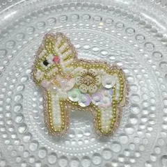 馬ビーズブローチ ビーズ刺繍