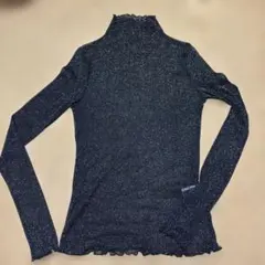 ラメ入り黒ハイネックトップス