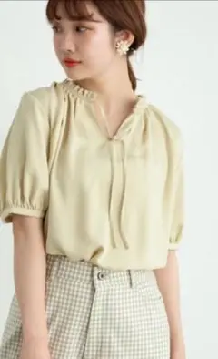 美品earth music&ecologyとろみ2wey半袖ブラウス