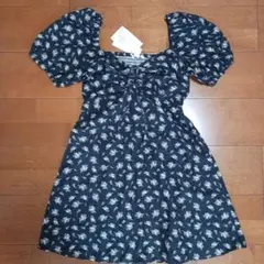 H&M 花柄半袖ミニワンピース 黒色 S(EUR) シャーリングハートネック