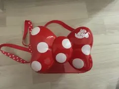 リボン型赤いキャラクターグッズ