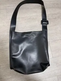 ブラック ショルダーバッグ シンプルのサムネイル