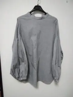 グレー バルーンスリーブ シャツ