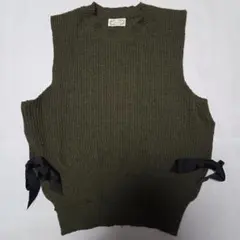 カーキ色　ニットサイドリボン付きベスト　M